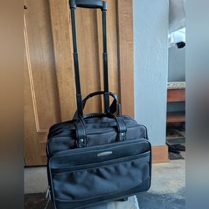 Black Rolling Travel Bag/Brief Case With Retractable Pull Handle